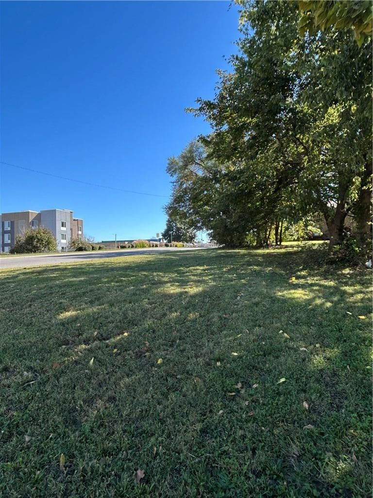501 Cheyenne Street, Leavenworth, KS: listing photo 2