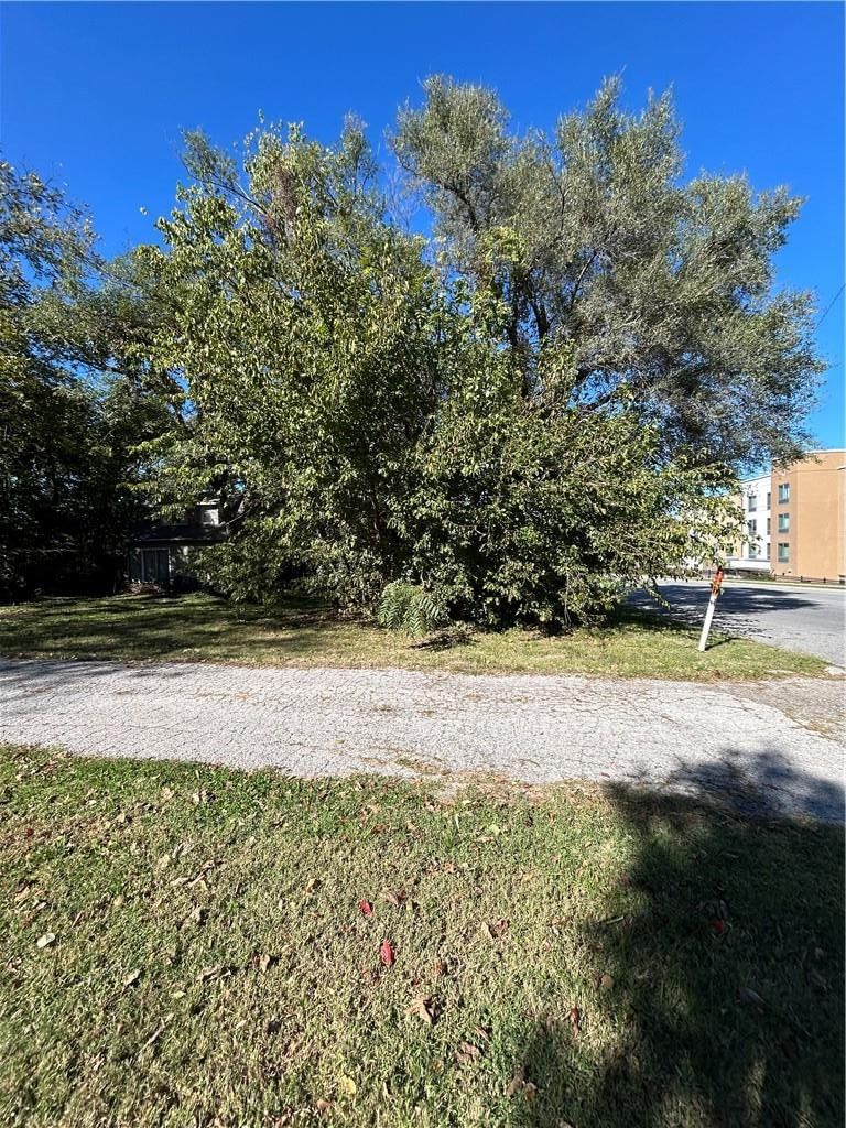 501 Cheyenne Street, Leavenworth, KS: listing photo 3