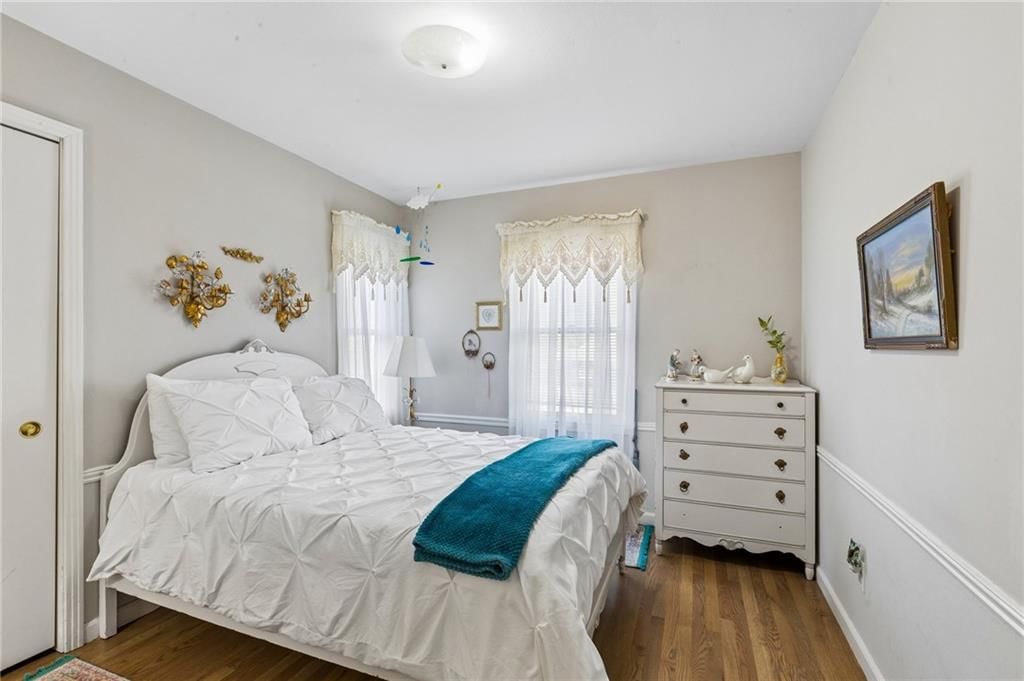 Photo 15 of 32 - 1513 NE Englewood Road, Kansas City, MO 64118