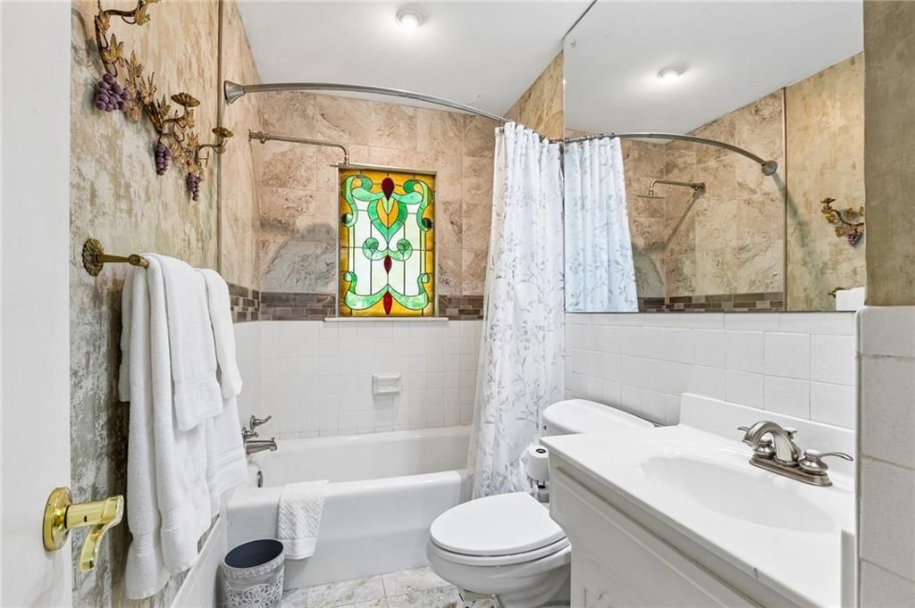 Photo 17 of 32 - 1513 NE Englewood Road, Kansas City, MO 64118