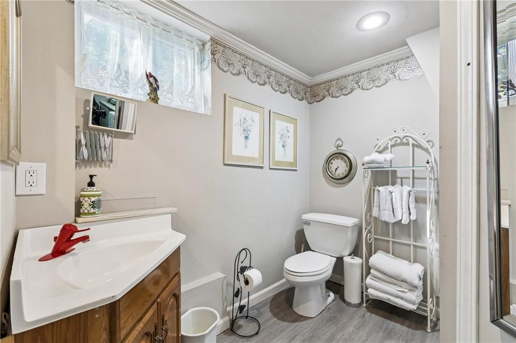 Photo 23 of 32 - 1513 NE Englewood Road, Kansas City, MO 64118