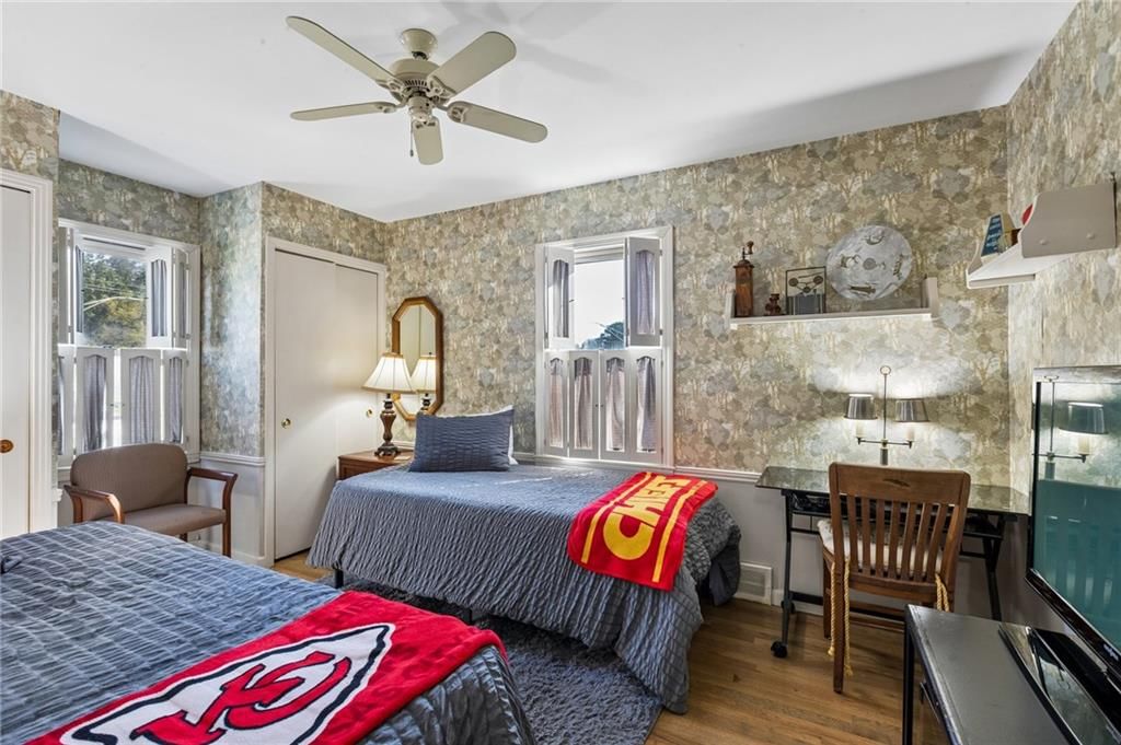Photo 21 of 32 - 1513 NE Englewood Road, Kansas City, MO 64118