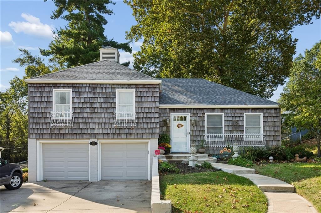 1513 NE Englewood Road, Kansas City, MO