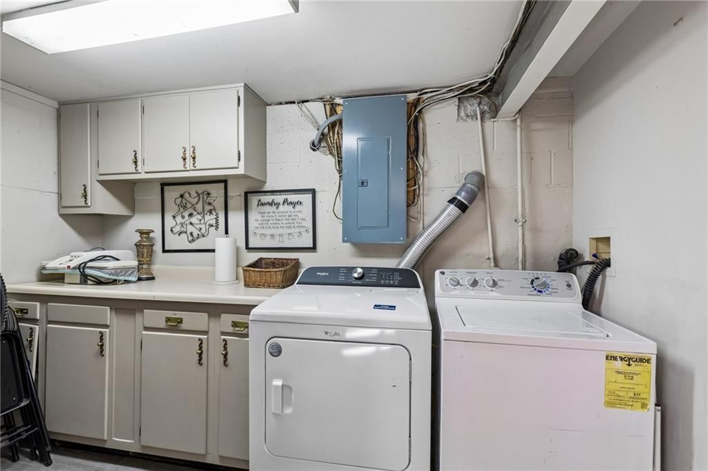 Photo 26 of 32 - 1513 NE Englewood Road, Kansas City, MO 64118
