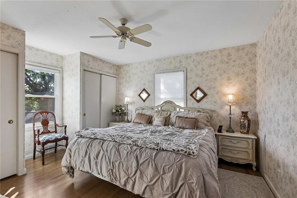 Photo 18 of 32 - 1513 NE Englewood Road, Kansas City, MO 64118