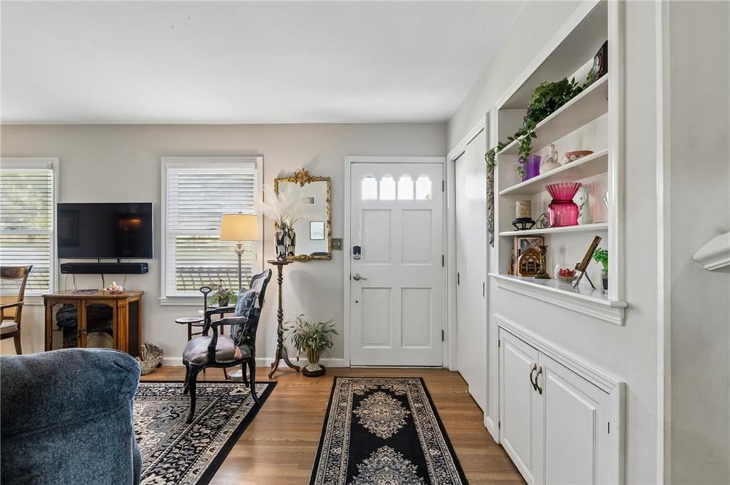Photo 8 of 32 - 1513 NE Englewood Road, Kansas City, MO 64118