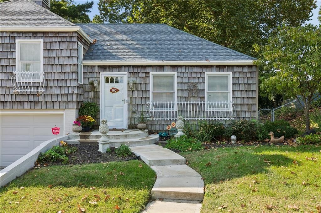 1513 NE Englewood Road, Kansas City, MO: listing photo 3