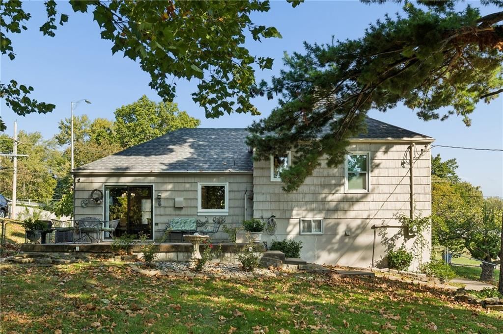 Photo 30 of 32 - 1513 NE Englewood Road, Kansas City, MO 64118