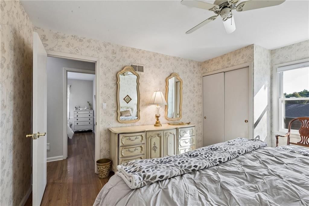 Photo 19 of 32 - 1513 NE Englewood Road, Kansas City, MO 64118