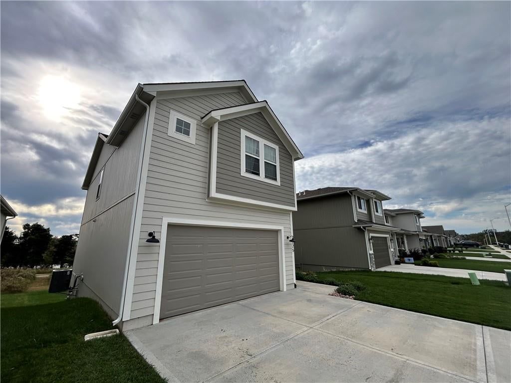 2225 NW 94th Street, Kansas City, MO: listing photo 2