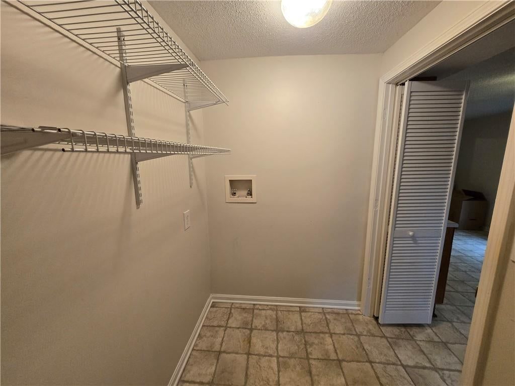 Photo 10 of 22 - 100 S Willis Avenue, Independence, MO 64050