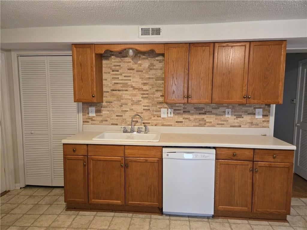 Photo 21 of 22 - 100 S Willis Avenue, Independence, MO 64050
