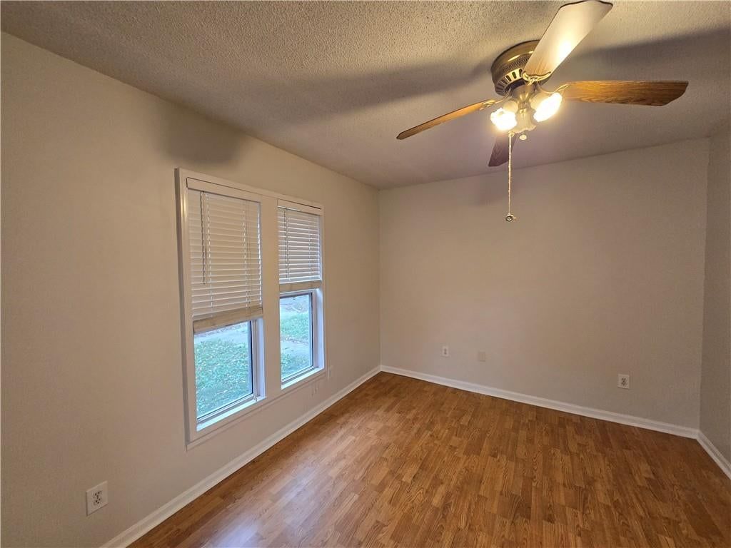 Photo 7 of 22 - 100 S Willis Avenue, Independence, MO 64050