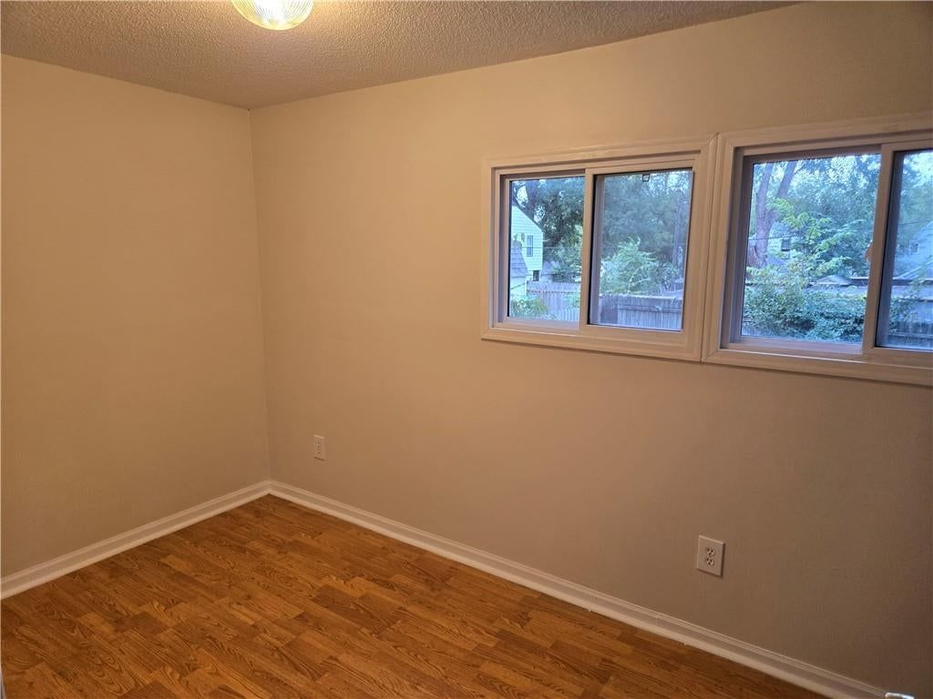 Photo 14 of 22 - 100 S Willis Avenue, Independence, MO 64050