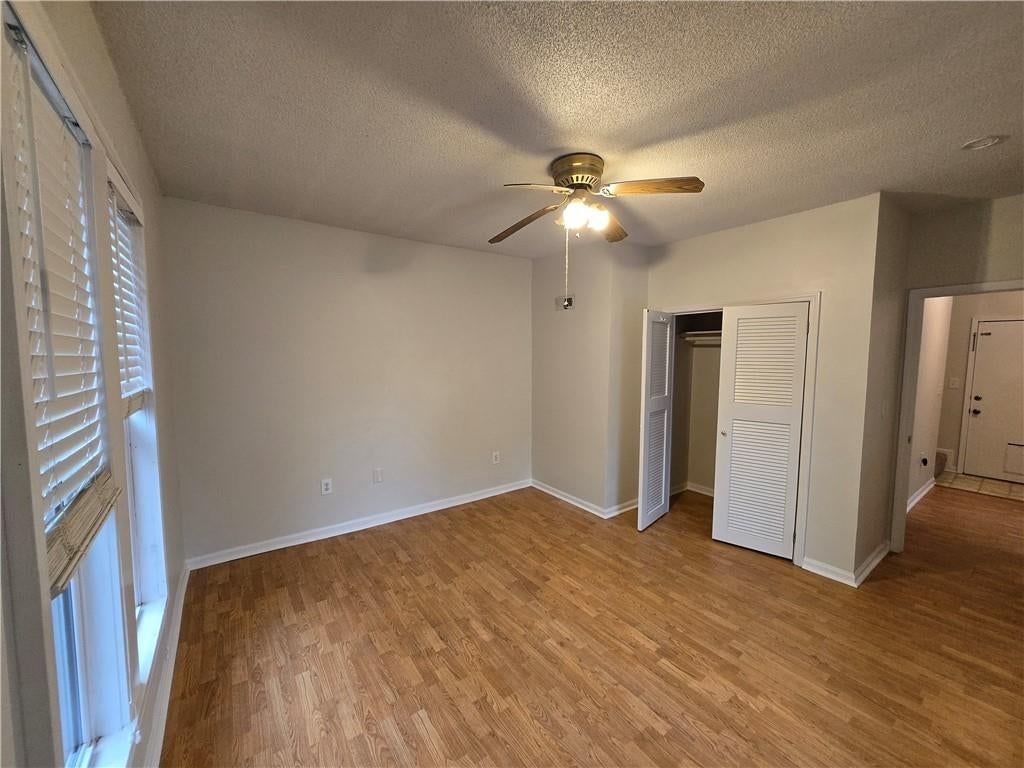 Photo 6 of 22 - 100 S Willis Avenue, Independence, MO 64050