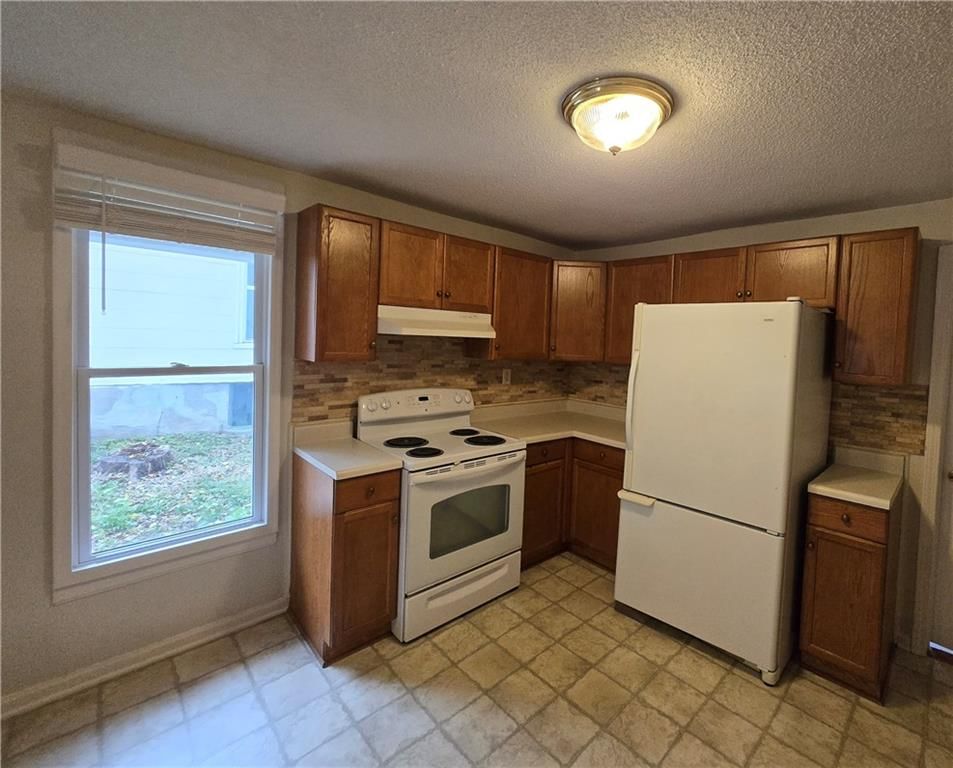 Photo 20 of 22 - 100 S Willis Avenue, Independence, MO 64050