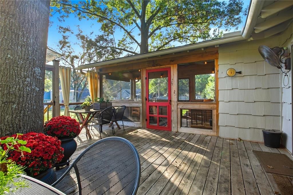 Screened porch at 9815 Howe Drive, Overland Park, KS 66206