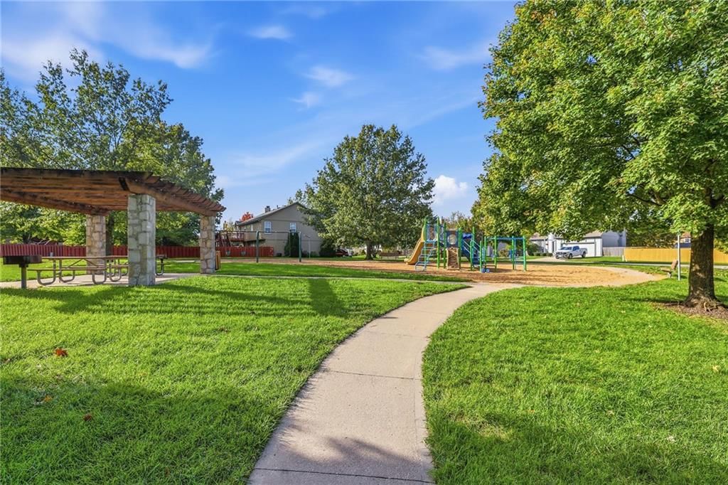 Photo 37 of 38 - 910 W Elizabeth Street, Olathe, KS 66061