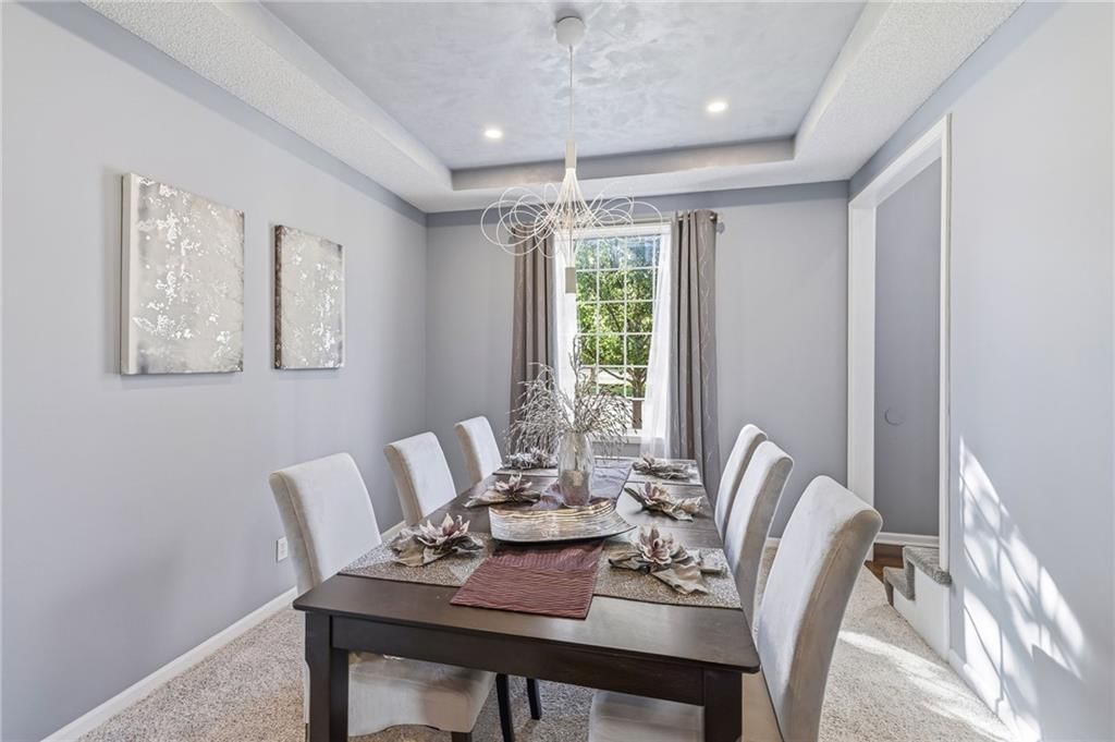 Photo 9 of 38 - 910 W Elizabeth Street, Olathe, KS 66061