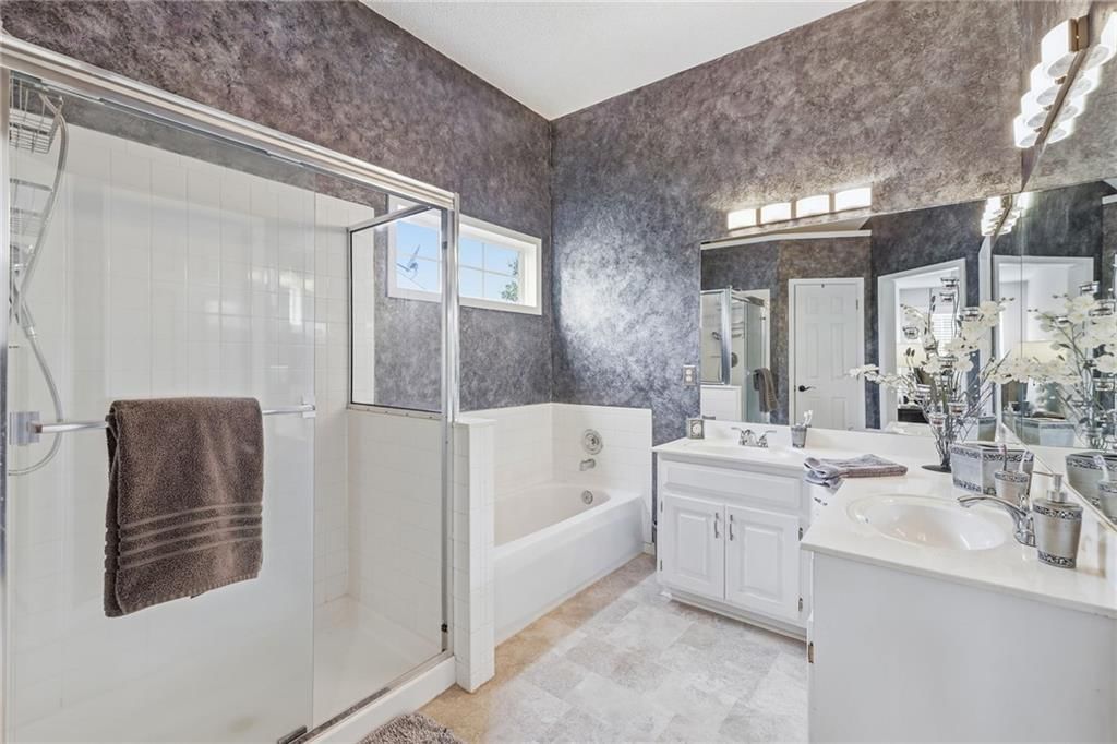 Photo 31 of 38 - 910 W Elizabeth Street, Olathe, KS 66061