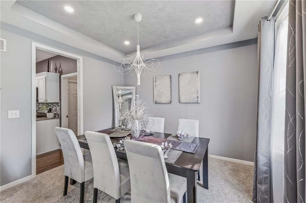 Photo 8 of 38 - 910 W Elizabeth Street, Olathe, KS 66061