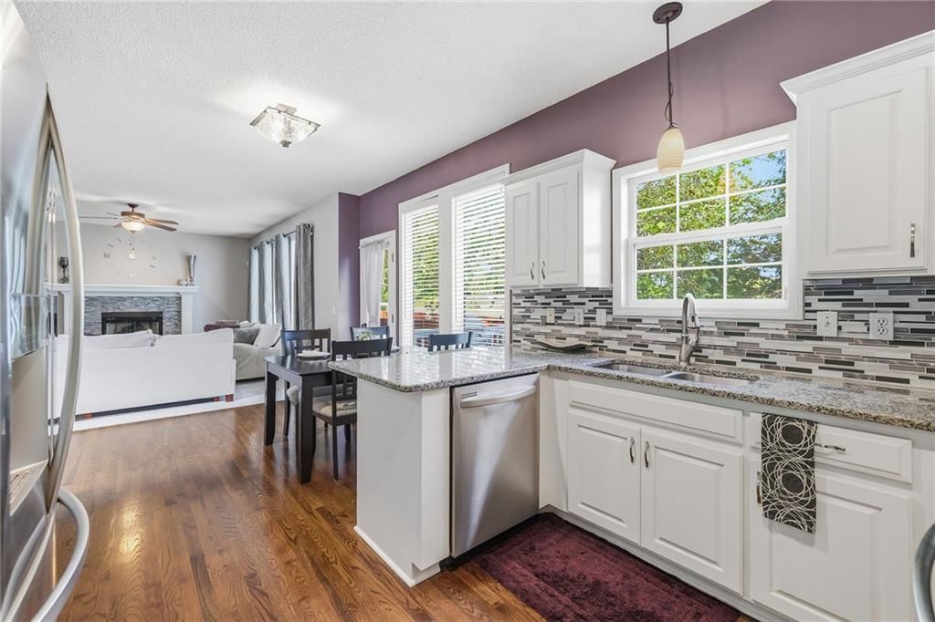 Photo 18 of 38 - 910 W Elizabeth Street, Olathe, KS 66061