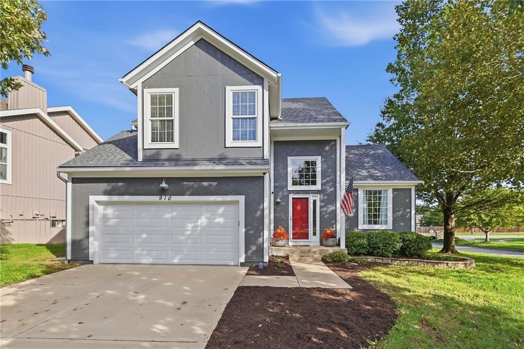 910 W Elizabeth Street, Olathe, KS: listing photo 2