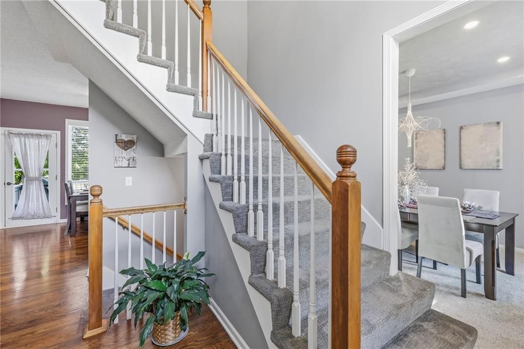 Photo 4 of 38 - 910 W Elizabeth Street, Olathe, KS 66061