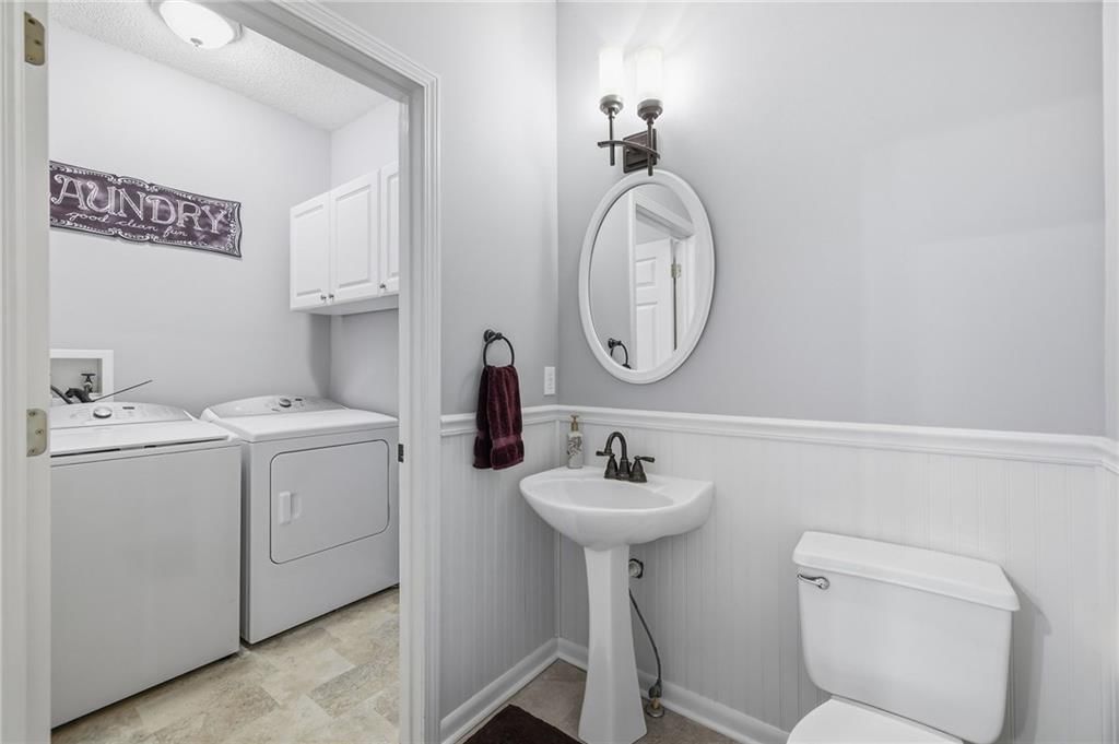 Photo 20 of 38 - 910 W Elizabeth Street, Olathe, KS 66061