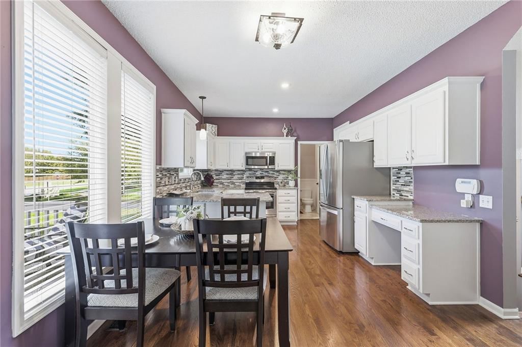 Photo 15 of 38 - 910 W Elizabeth Street, Olathe, KS 66061