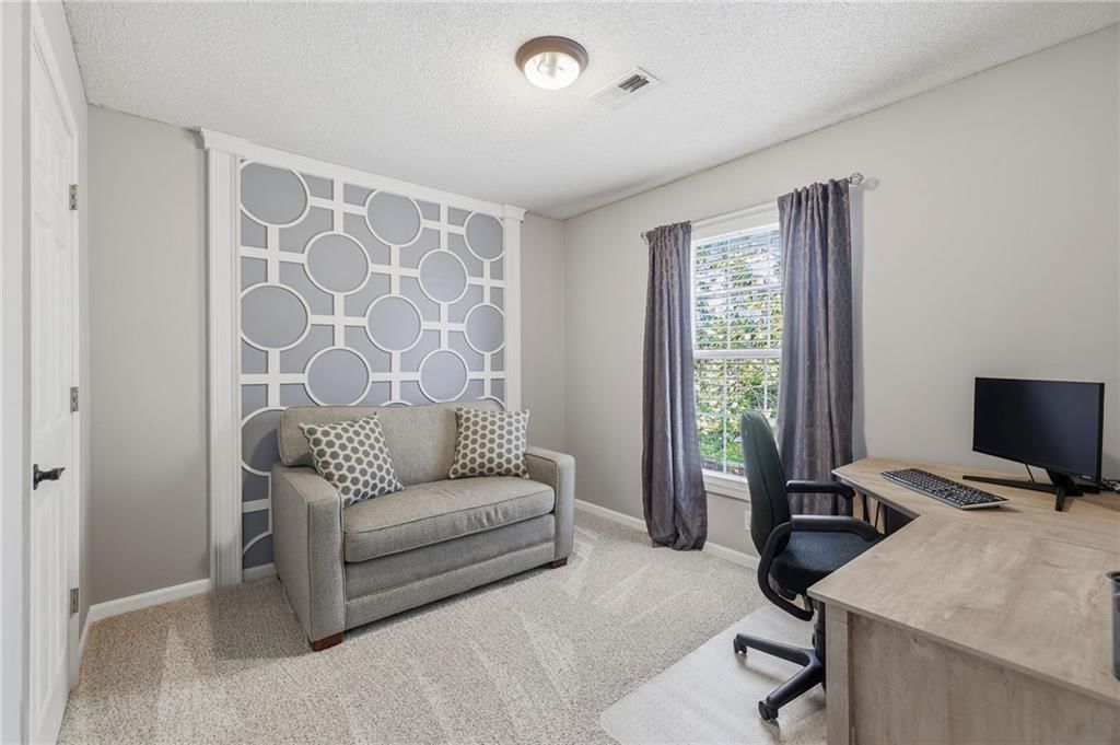 Photo 23 of 38 - 910 W Elizabeth Street, Olathe, KS 66061