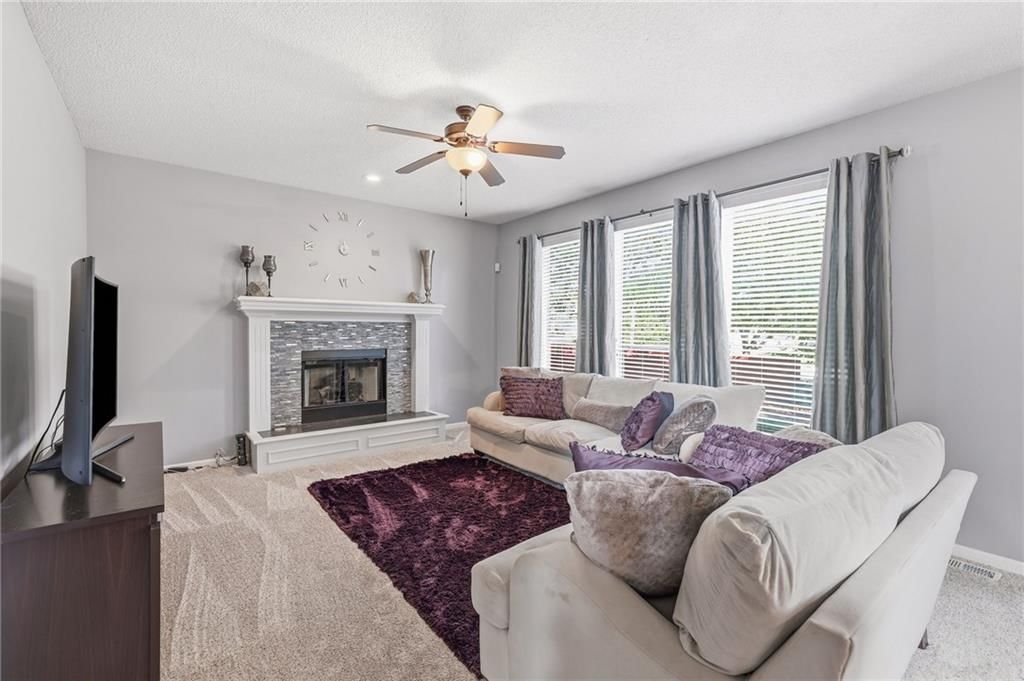 Photo 10 of 38 - 910 W Elizabeth Street, Olathe, KS 66061
