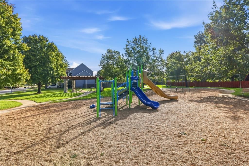 Photo 38 of 38 - 910 W Elizabeth Street, Olathe, KS 66061