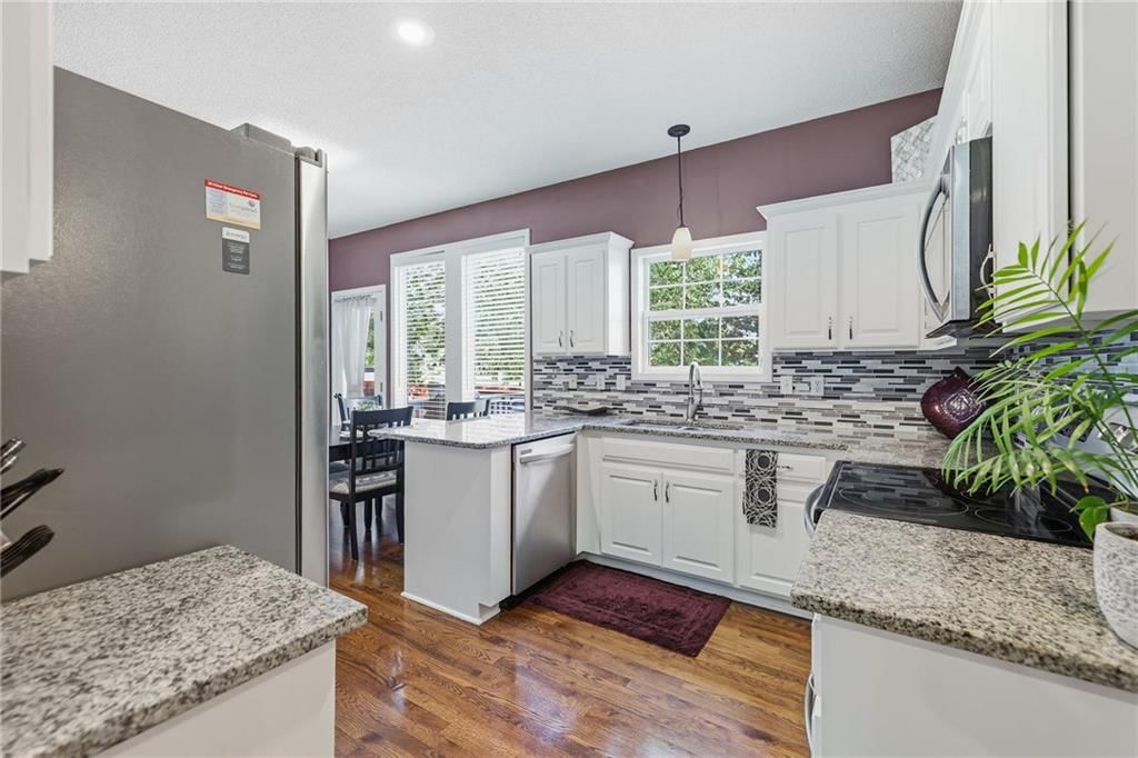 Photo 19 of 38 - 910 W Elizabeth Street, Olathe, KS 66061