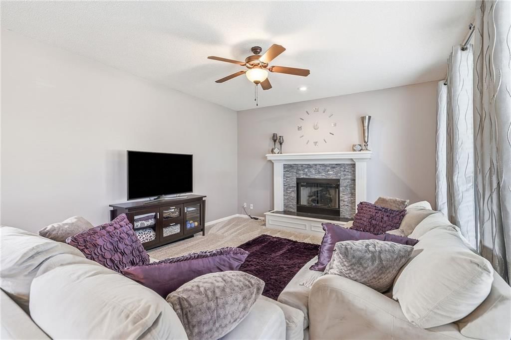 Photo 11 of 38 - 910 W Elizabeth Street, Olathe, KS 66061