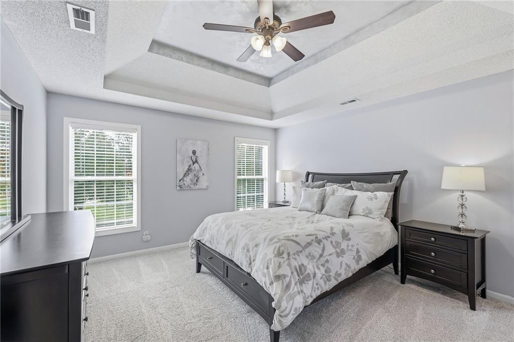 Photo 28 of 38 - 910 W Elizabeth Street, Olathe, KS 66061