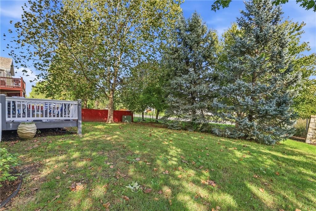 Photo 33 of 38 - 910 W Elizabeth Street, Olathe, KS 66061