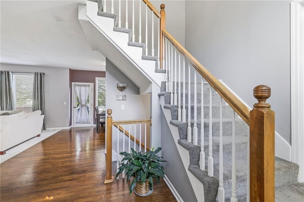Photo 5 of 38 - 910 W Elizabeth Street, Olathe, KS 66061