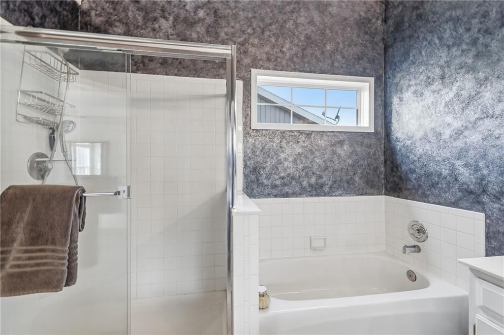 Photo 32 of 38 - 910 W Elizabeth Street, Olathe, KS 66061