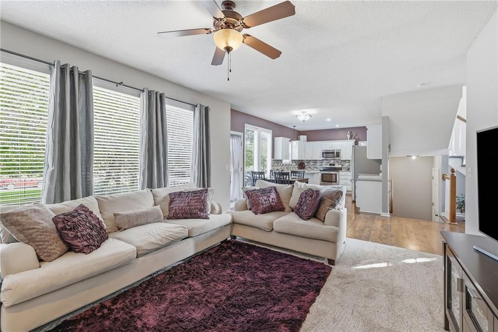 Photo 12 of 38 - 910 W Elizabeth Street, Olathe, KS 66061
