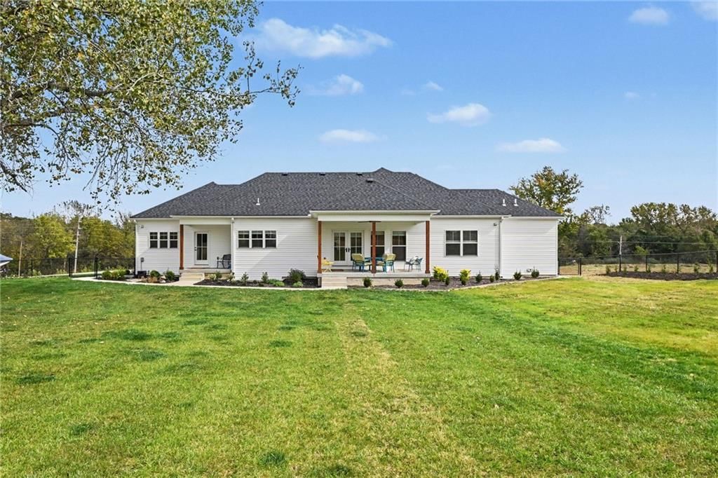 Photo 34 of 43 - 19920 NE F Highway, Smithville, MO 64089