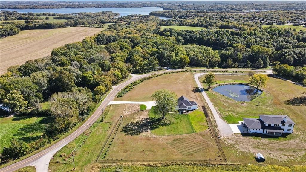 Photo 39 of 43 - 19920 NE F Highway, Smithville, MO 64089