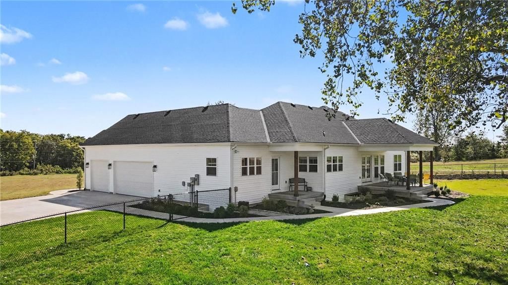 Fenced yard and attached garage at 19920 NE F Highway, Smithville, MO 64089