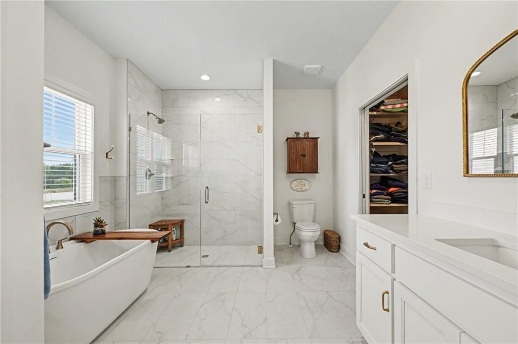 Photo 18: walk-in shower, 19920 NE F Highway, Smithville, MO 64089