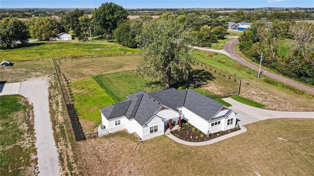19920 NE F Highway, Smithville, MO: listing photo 2