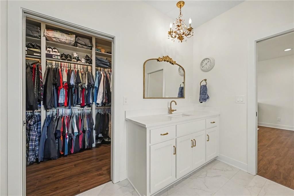 Double vanity and white vanity at 19920 NE F Highway, Smithville, MO 64089