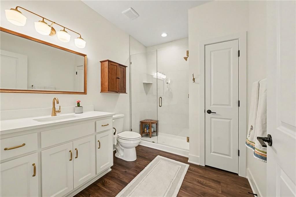 Photo 23 of 43 - 19920 NE F Highway, Smithville, MO 64089
