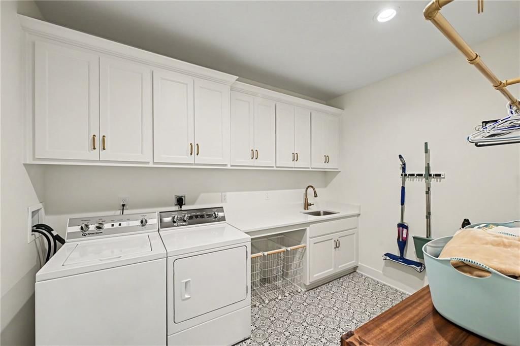 Photo 12 of 43 - 19920 NE F Highway, Smithville, MO 64089