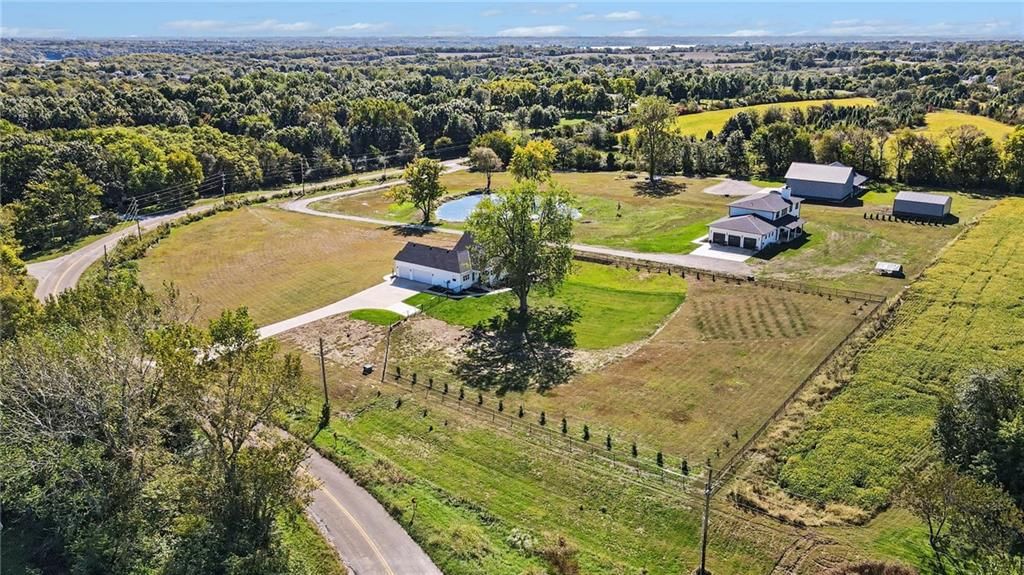 Photo 38 of 43 - 19920 NE F Highway, Smithville, MO 64089