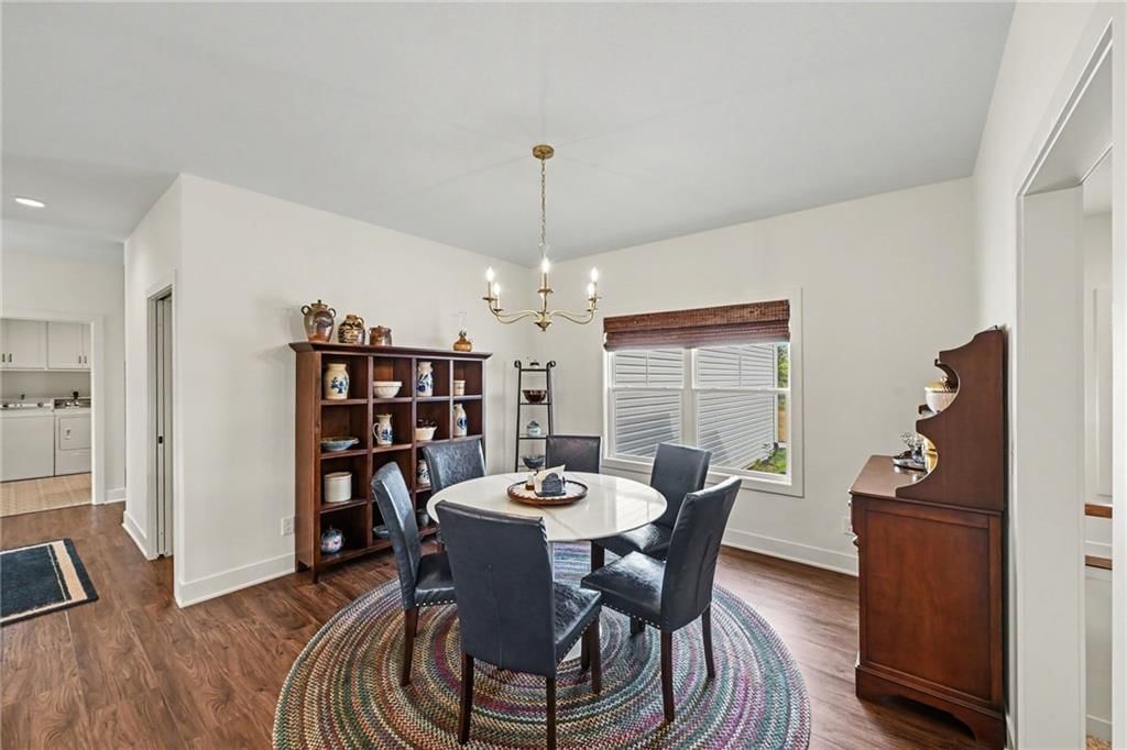 Breakfast nook at 19920 NE F Highway, Smithville, MO 64089